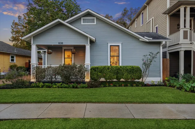 $695,000 | 838 East 24th Street, Houston, TX 77009
