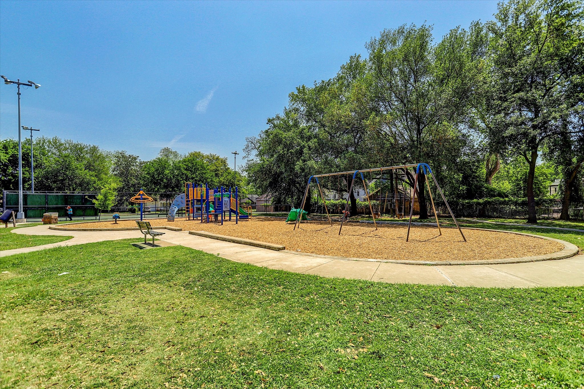 838 East 24th Street Houston, TX 77009 - Photo 28 of 28 a swimming pool view