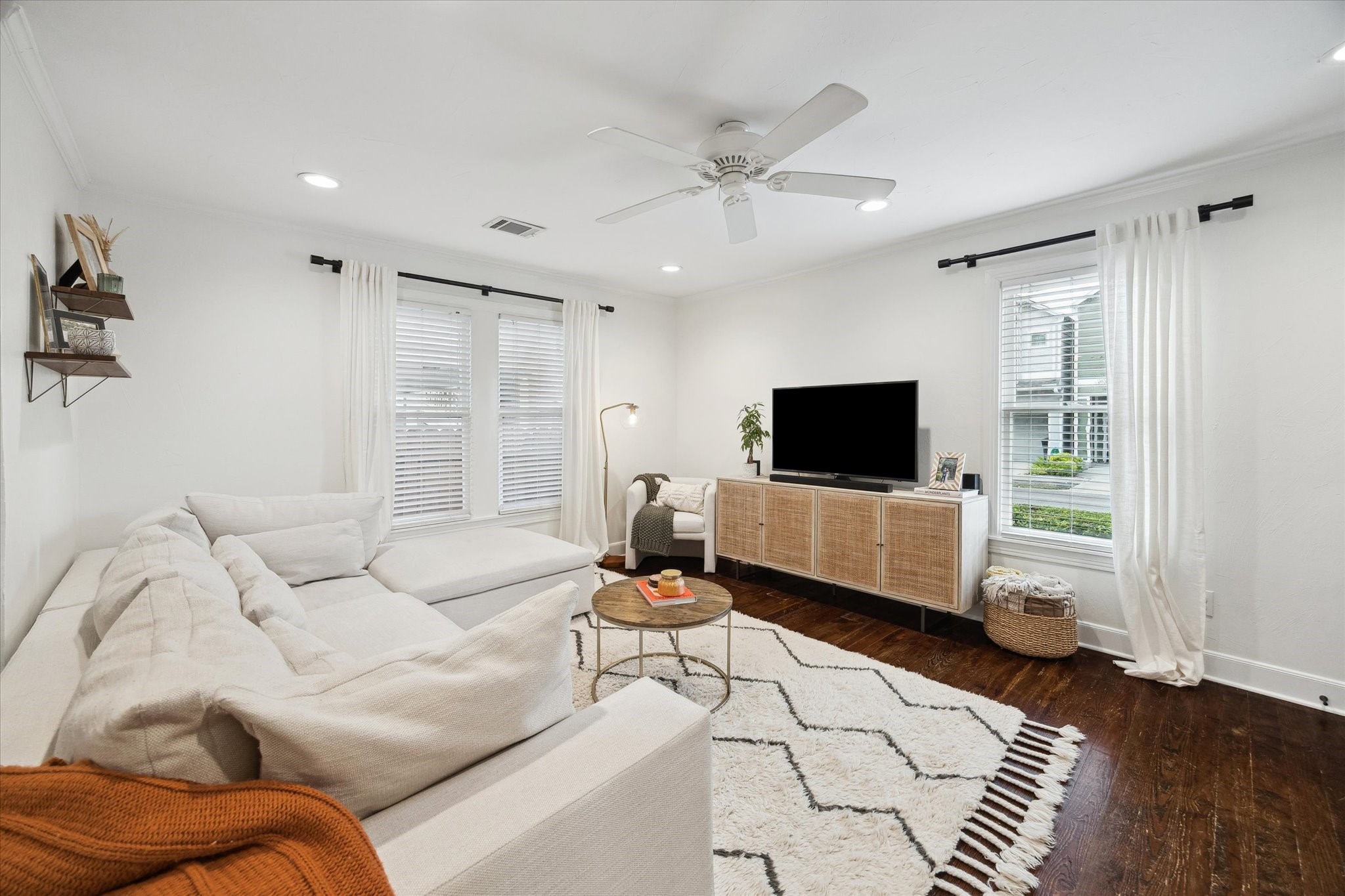 838 East 24th Street Houston, TX 77009 - Photo 4 of 28 a living room with furniture and a flat screen tv