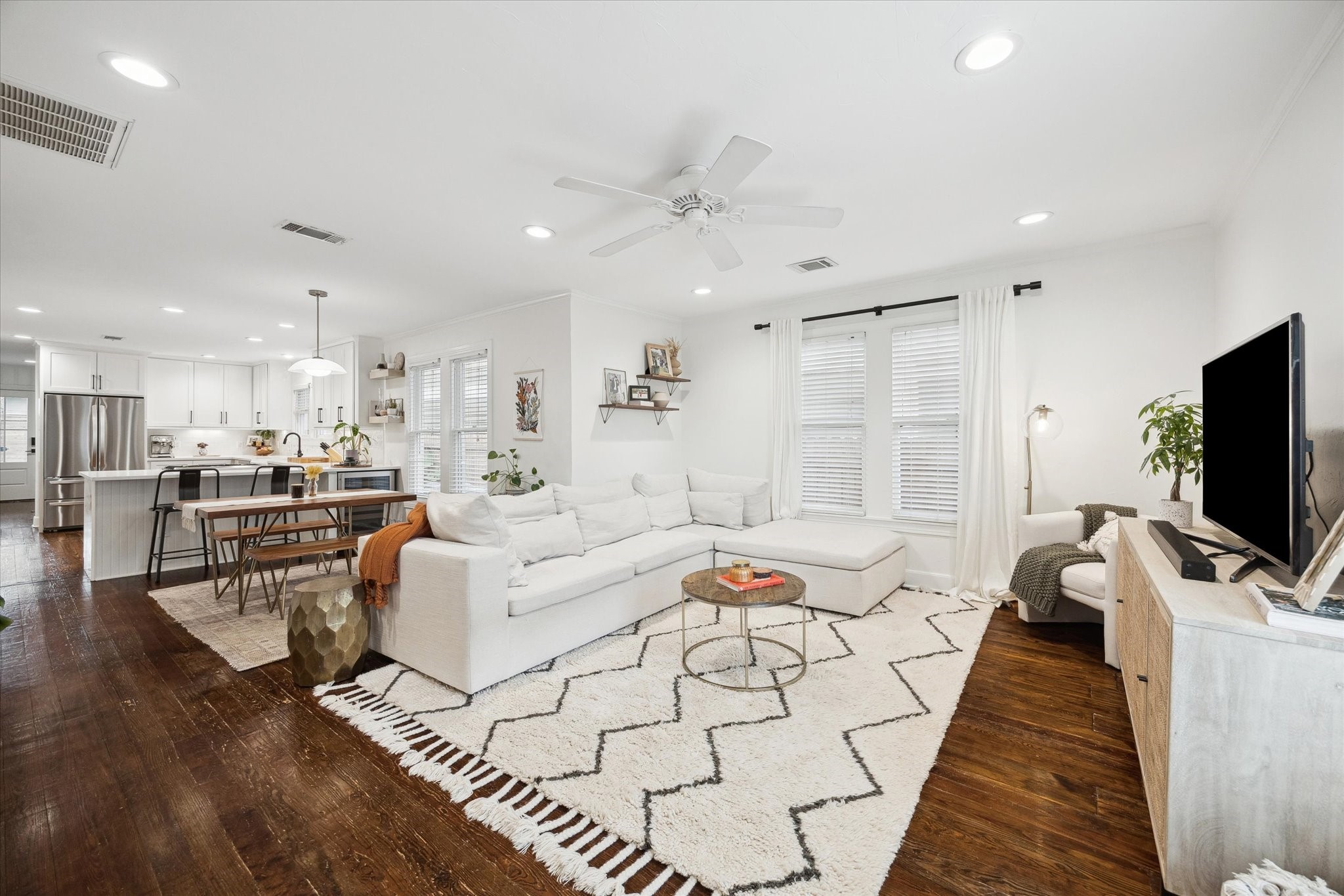 838 East 24th Street Houston, TX 77009 - Photo 5 of 28 a living room with furniture and a flat screen tv