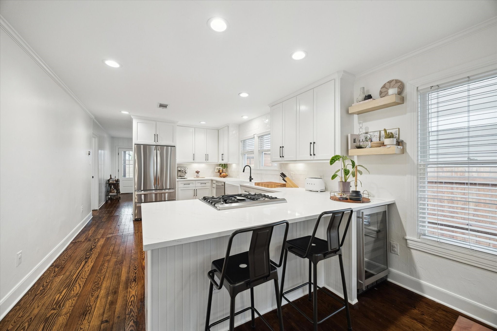 838 East 24th Street Houston, TX 77009 - Photo 8 of 28 a large kitchen with a table and chairs