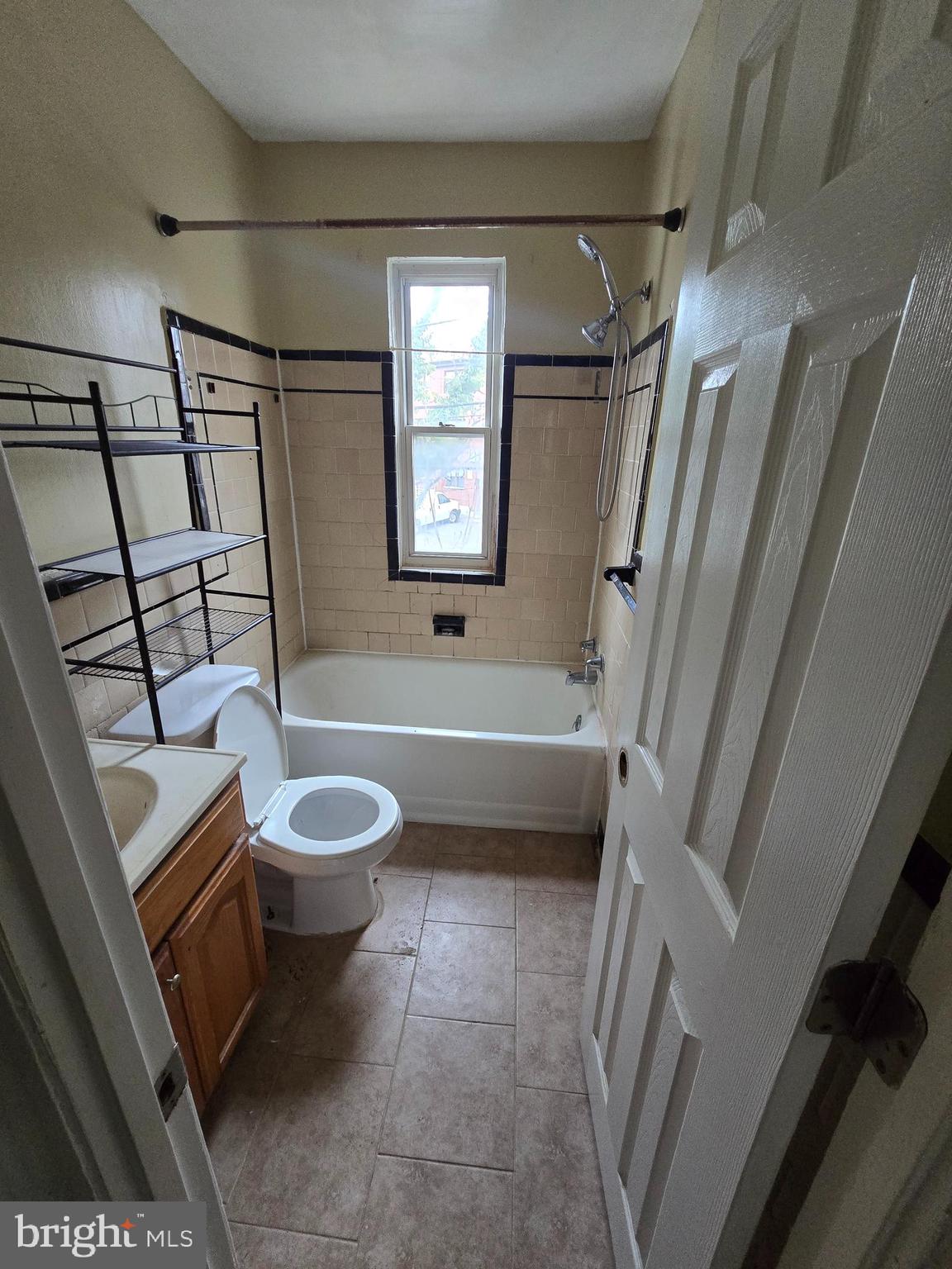 201 34th Street Northeast Washington, DC 20019 - Photo 10 of 13 a bathroom with a toilet a sink and a bathtub