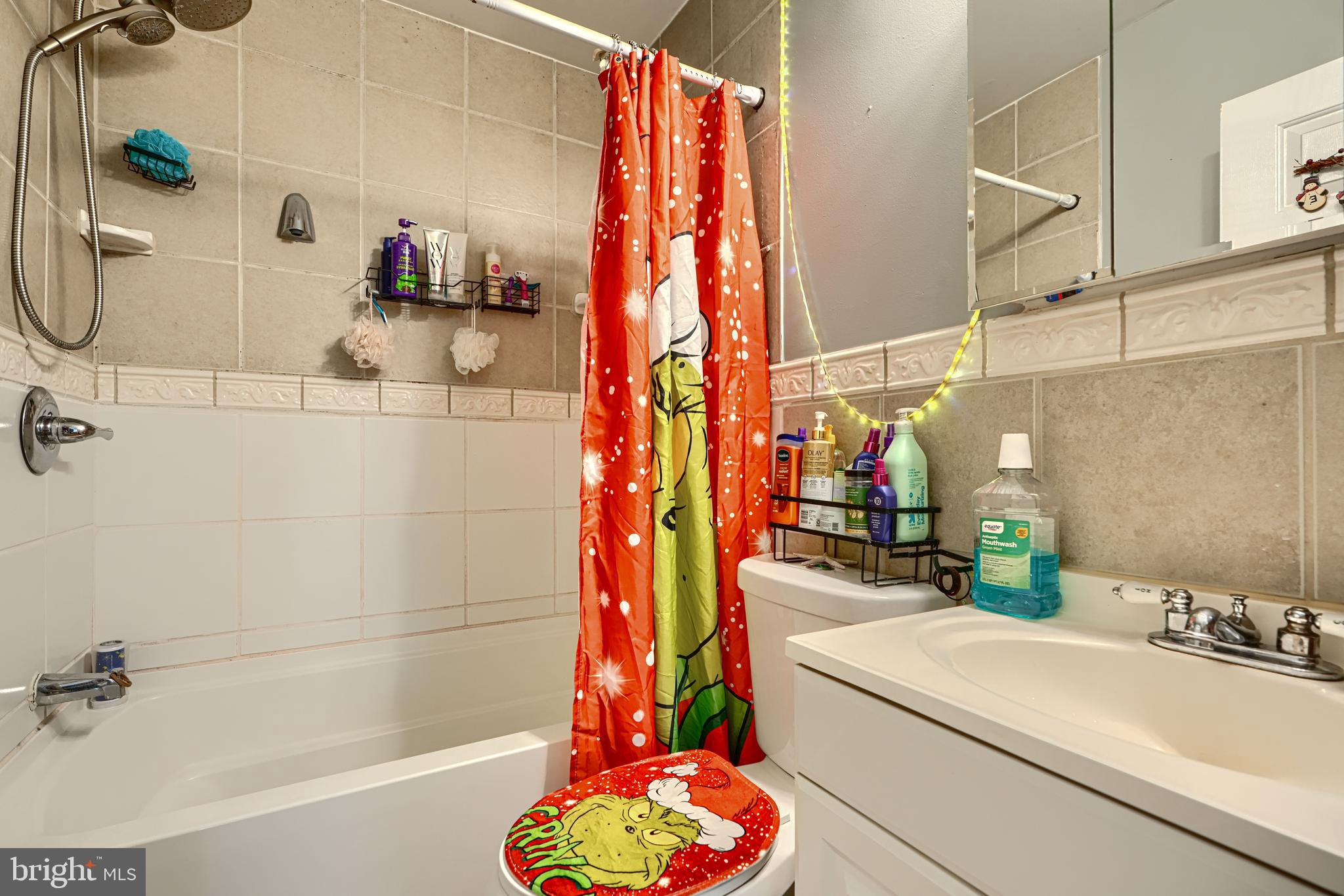 6 Avenal Road Baltimore, MD 21221 - Photo 11 of 29 Bathroom