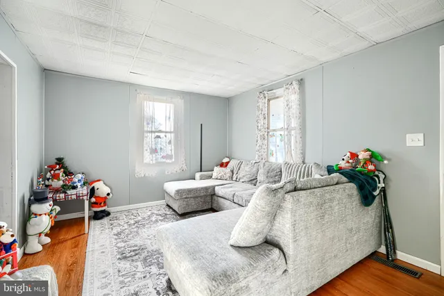 $264,999 | 6 Avenal Road, Baltimore, MD 21221