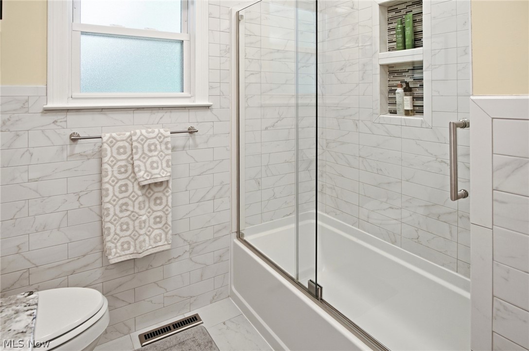 3126 Mayfield Road Silver Lake, OH 44224 - Photo 24 of 40 Main Bathroom