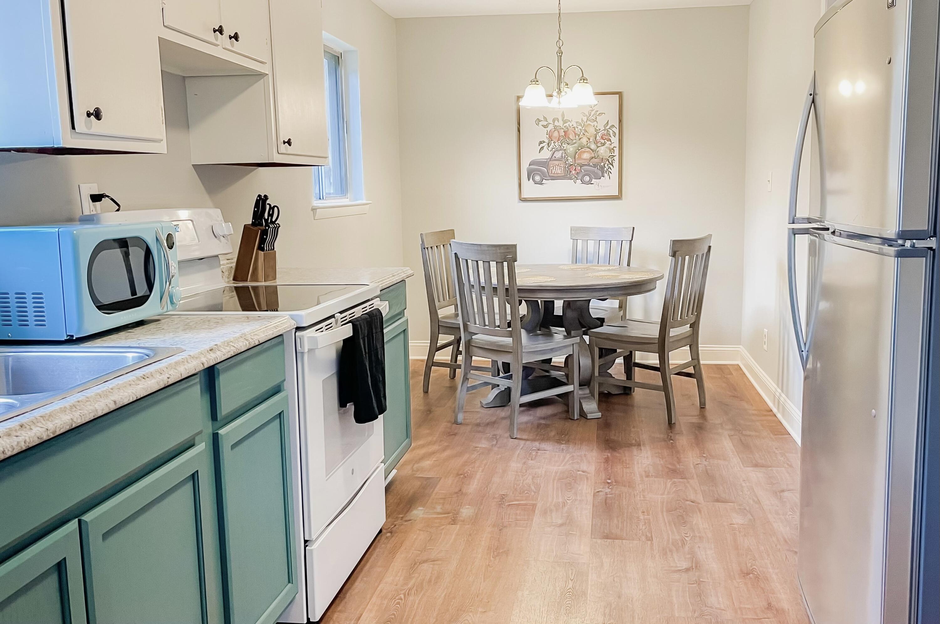 8429 Daisy Dallas Road Hixson, TN 37343 - Photo 3 of 19 Kitchen and dining