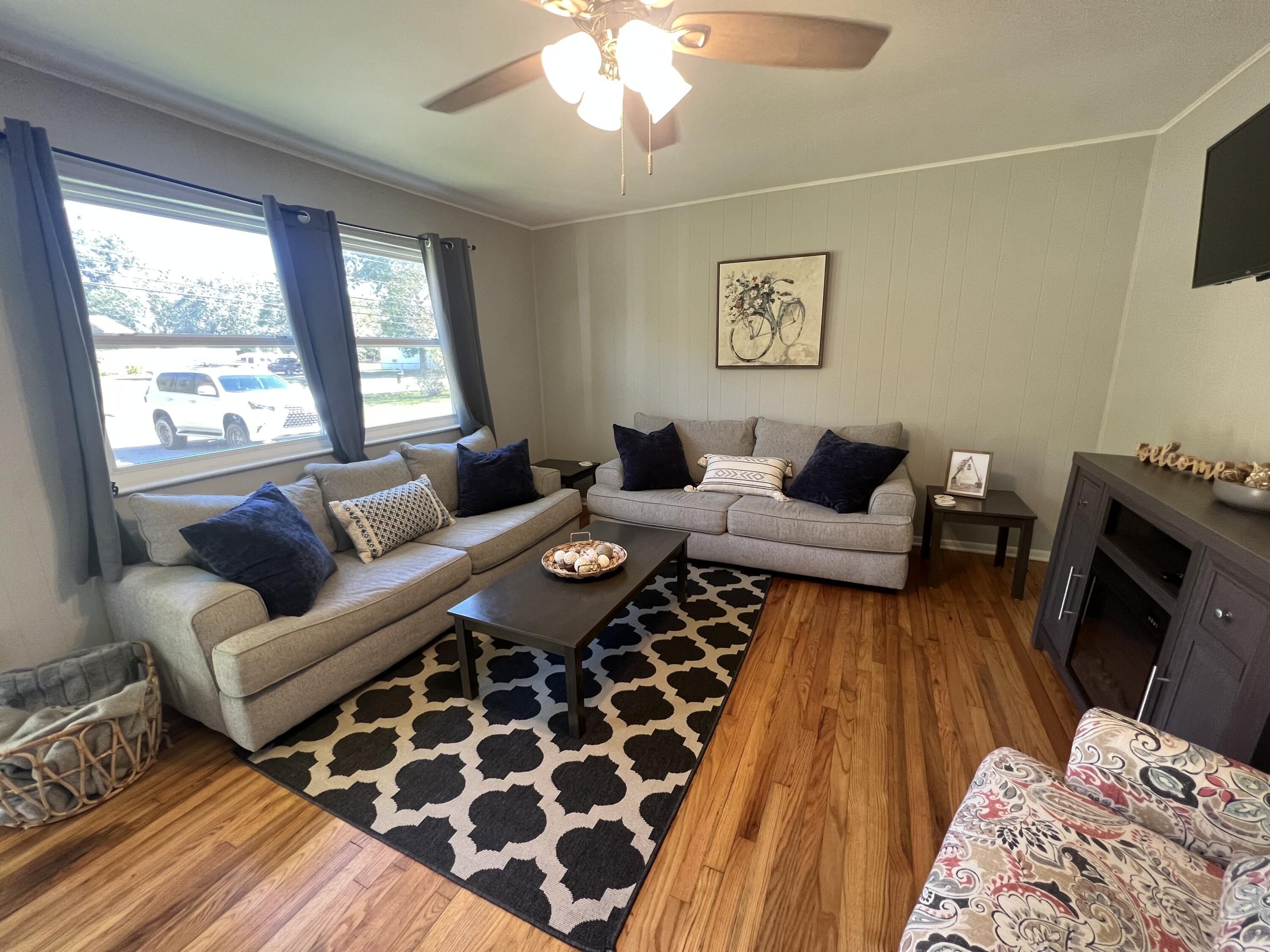 8429 Daisy Dallas Road Hixson, TN 37343 - Photo 5 of 19 Living room