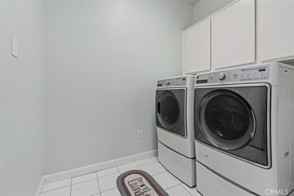 68262 Pasada Road Cathedral City, CA 92234 - Photo 14 of 27 a utility room with dryer and washer