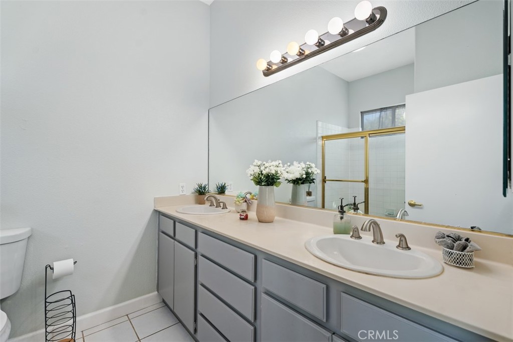 68262 Pasada Road Cathedral City, CA 92234 - Photo 20 of 27 a bathroom with a sink and a mirror