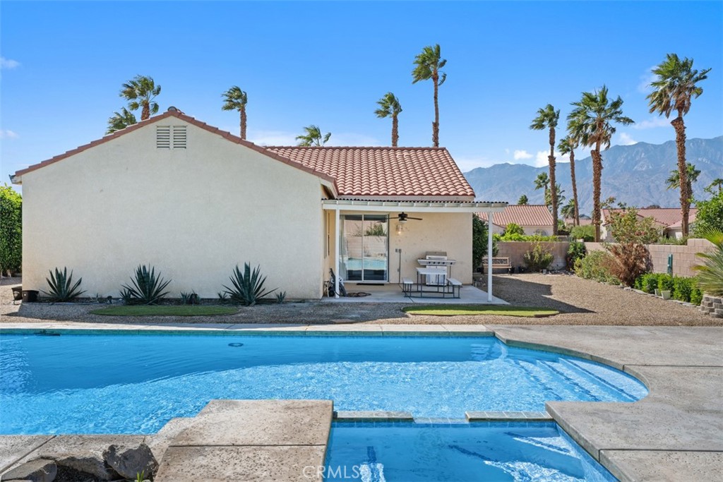 68262 Pasada Road Cathedral City, CA 92234 - Photo 25 of 27 a view of a house with swimming pool and sitting area