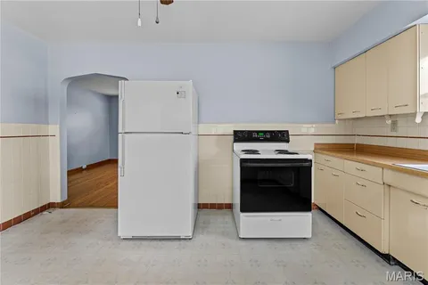 $184,900 | 2812 Laclede Station Road, Maplewood, MO 63143