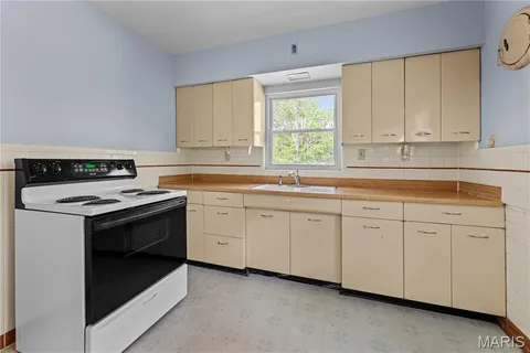 $184,900 | 2812 Laclede Station Road, Maplewood, MO 63143