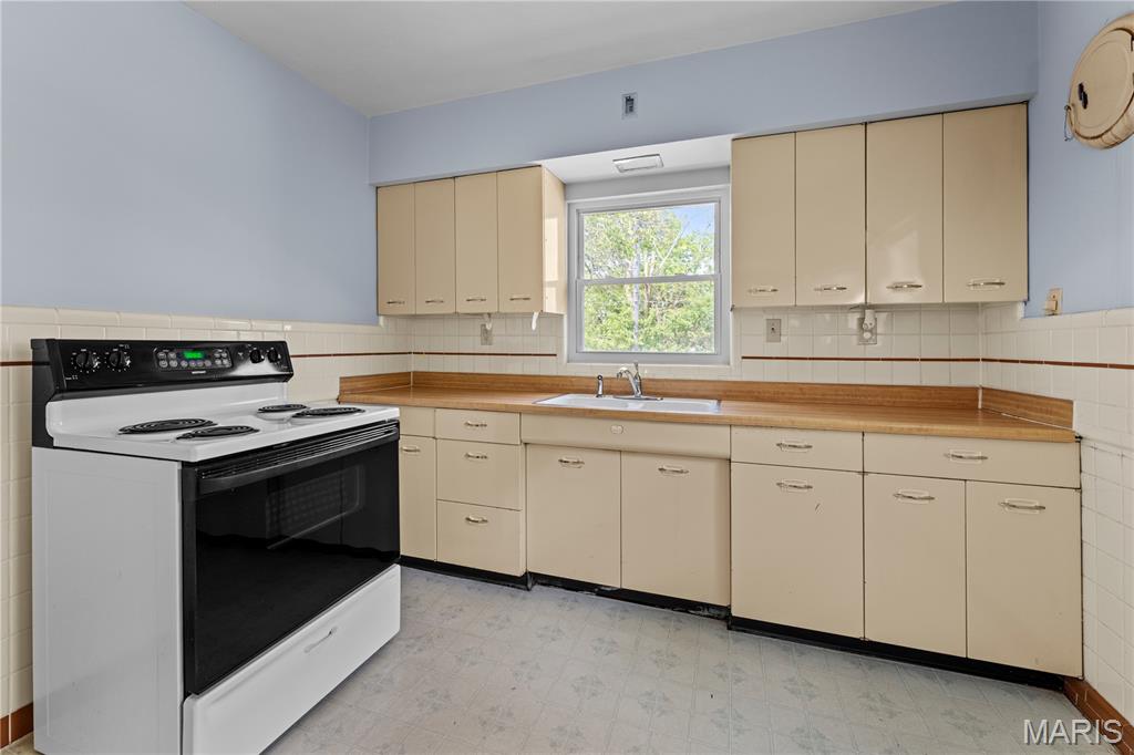 2812 Laclede Station Road Maplewood, MO 63143 - Photo 16 of 40