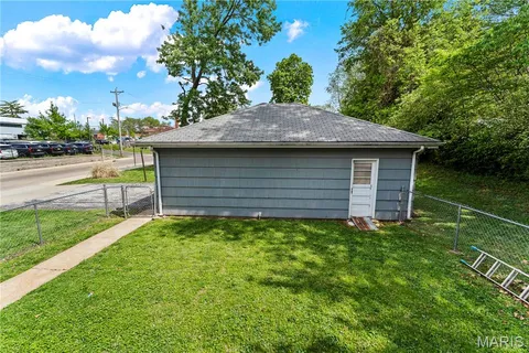 $184,900 | 2812 Laclede Station Road, Maplewood, MO 63143