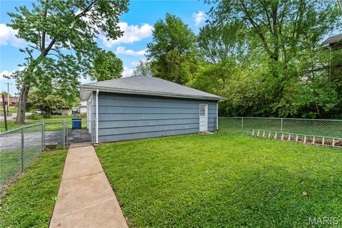 $184,900 | 2812 Laclede Station Road, Maplewood, MO 63143