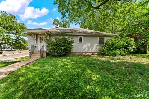 $184,900 | 2812 Laclede Station Road, Maplewood, MO 63143