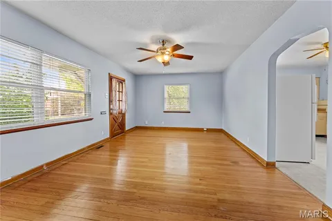 $184,900 | 2812 Laclede Station Road, Maplewood, MO 63143