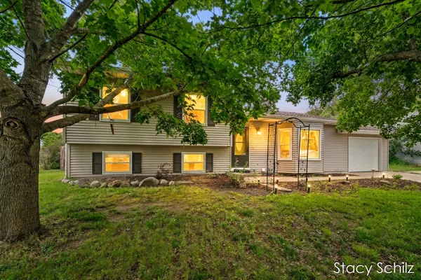 $245,000 | 715 East Lincoln Street, Hastings, MI 49058