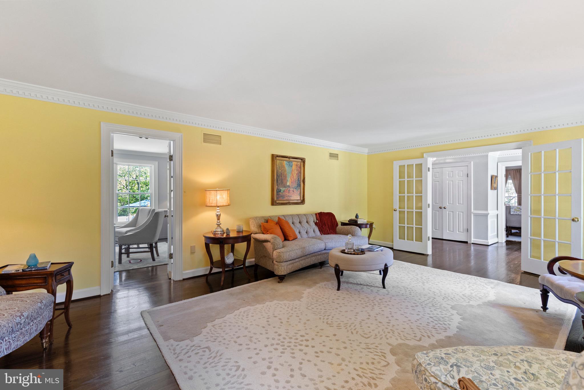 13613 Query Mill Road North Potomac, MD 20878 - Photo 17 of 87 Living Room