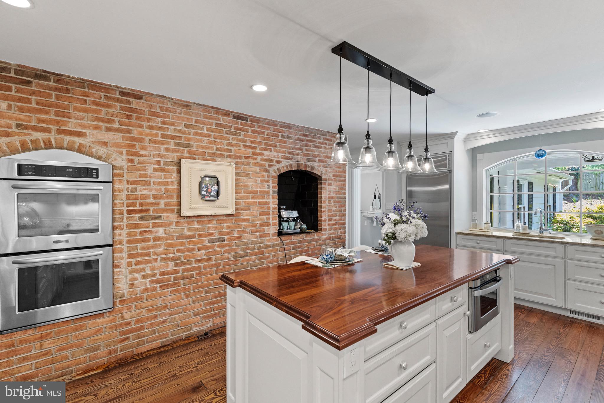 13613 Query Mill Road North Potomac, MD 20878 - Photo 7 of 87 Renovated Gourmet Kitchen