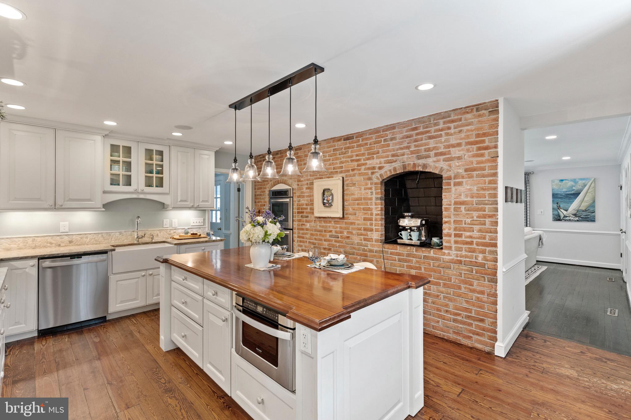 13613 Query Mill Road North Potomac, MD 20878 - Photo 8 of 87 Renovated Gourmet Kitchen