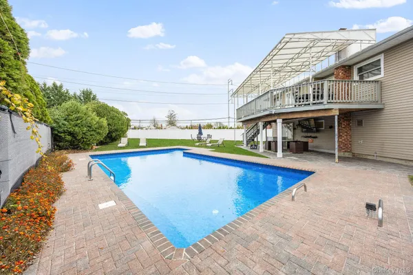 $999,000 | 14 Hilton Court, Hicksville, NY 11801