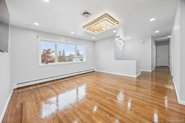 $999,000 | 14 Hilton Court, Hicksville, NY 11801