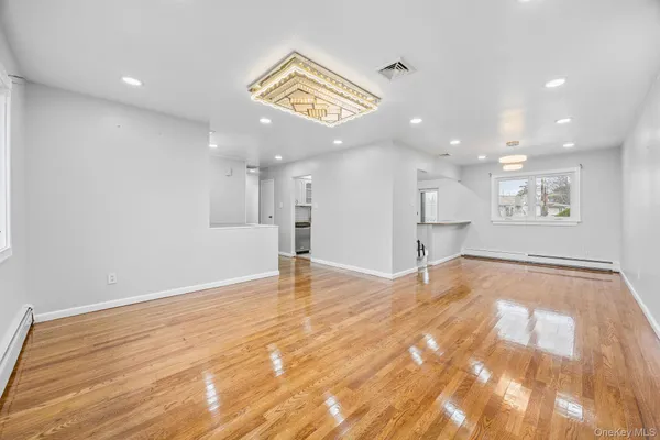 $999,000 | 14 Hilton Court, Hicksville, NY 11801