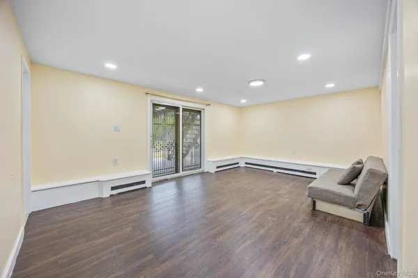 $999,000 | 14 Hilton Court, Hicksville, NY 11801