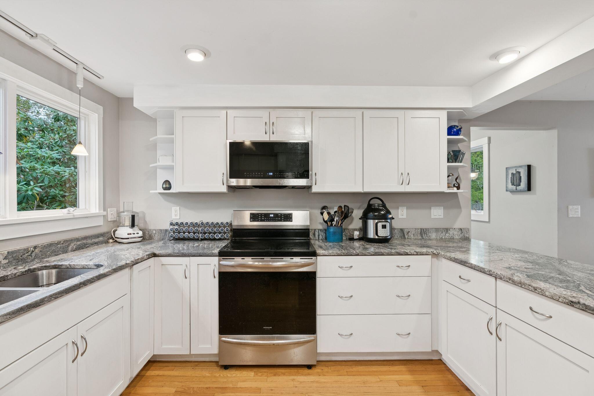 4 Sandy Beach Road Freeport, ME 04032 - Photo 13 of 59 51_DSC01458
