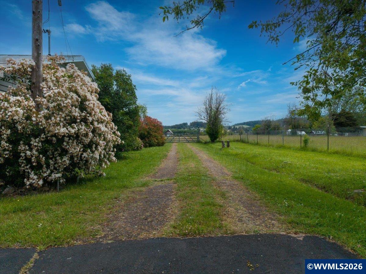 33543 Brewster Road Lebanon, OR 97355 - Photo 4 of 38 Gallery Image 4