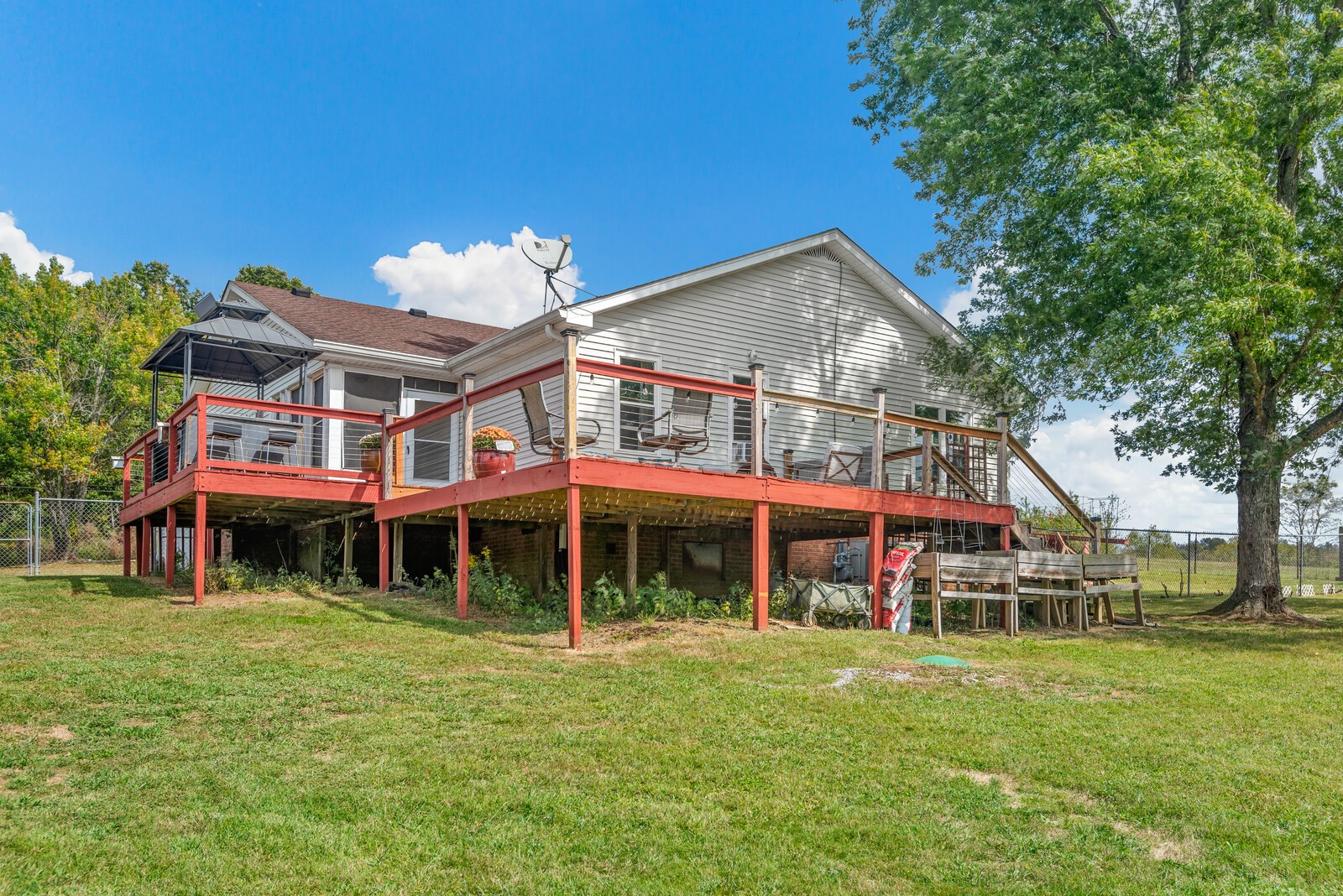 362 Norene Road Lebanon, TN 37090 - Photo 34 of 40 a front view of a building with a garden