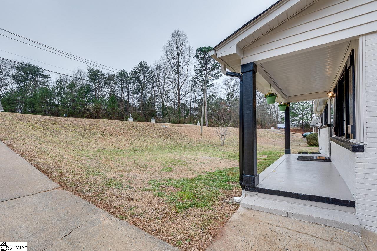 408 McElhaney Road Travelers Rest, SC 29690 - Photo 5 of 32