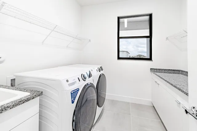 a view of a yard with palm tree