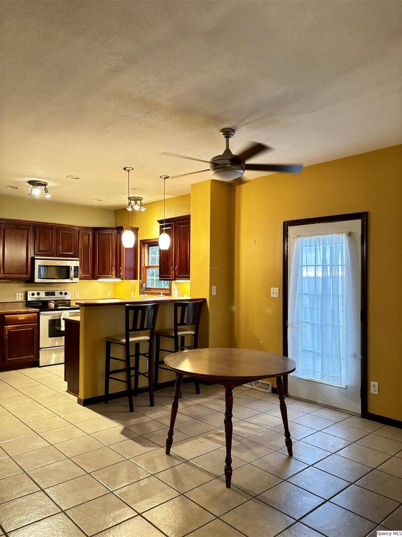 1848 North Co Road 1700 Carthage, IL 62321 - Photo 11 of 33 a living room with kitchen furniture and a table