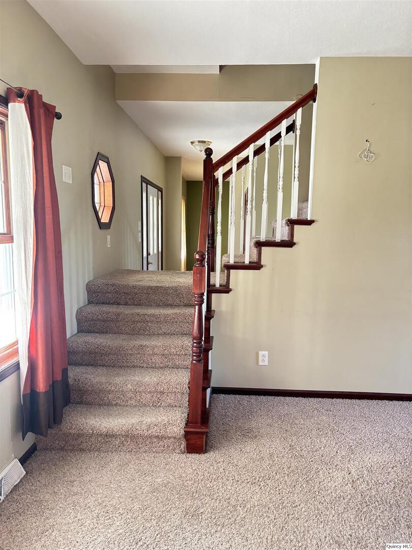 1848 North Co Road 1700 Carthage, IL 62321 - Photo 15 of 33 a view of entryway