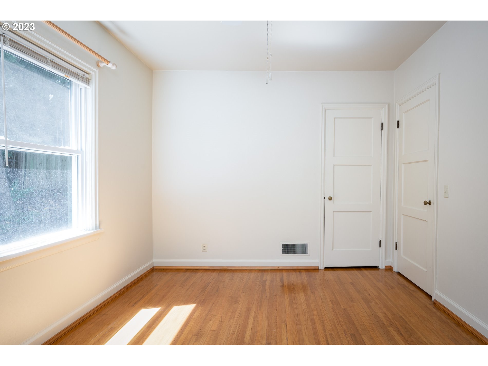 8201 Southwest 41st Avenue Portland, OR 97219 - Photo 12 of 23 a view of an empty room