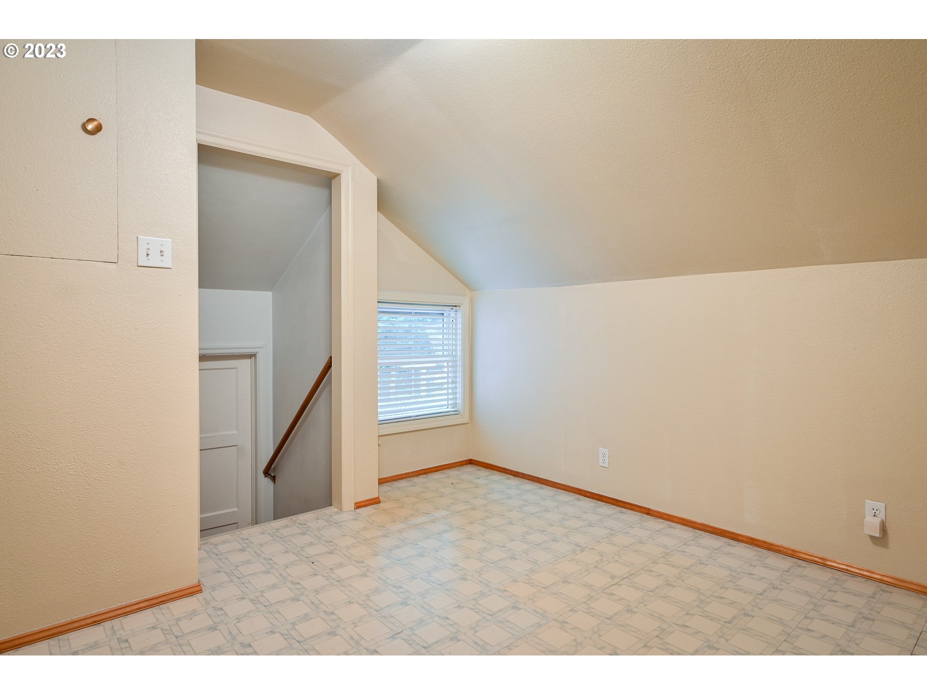 8201 Southwest 41st Avenue Portland, OR 97219 - Photo 14 of 23 a view of an empty room