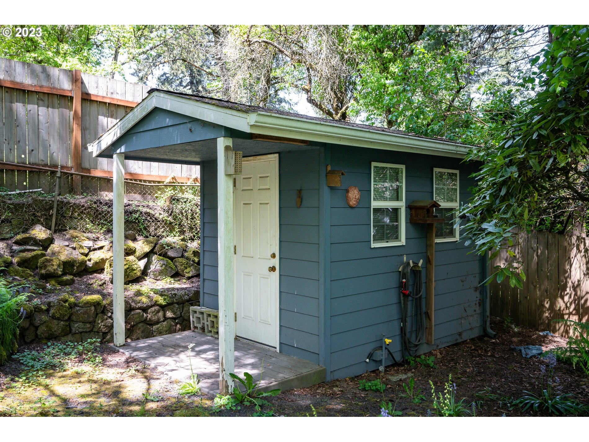 8201 Southwest 41st Avenue Portland, OR 97219 - Photo 20 of 23 a backyard of a house with table and chairs