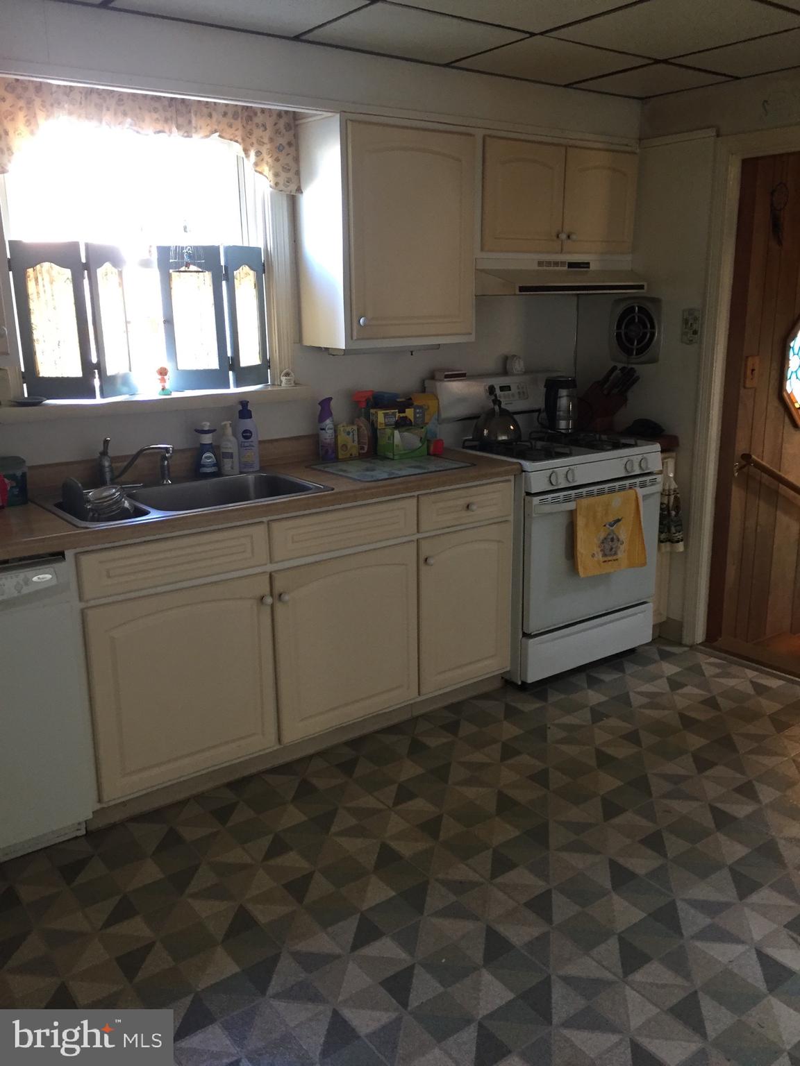 21 South Malin Road Broomall, PA 19008 - Photo 4 of 12 Gallery Image 4