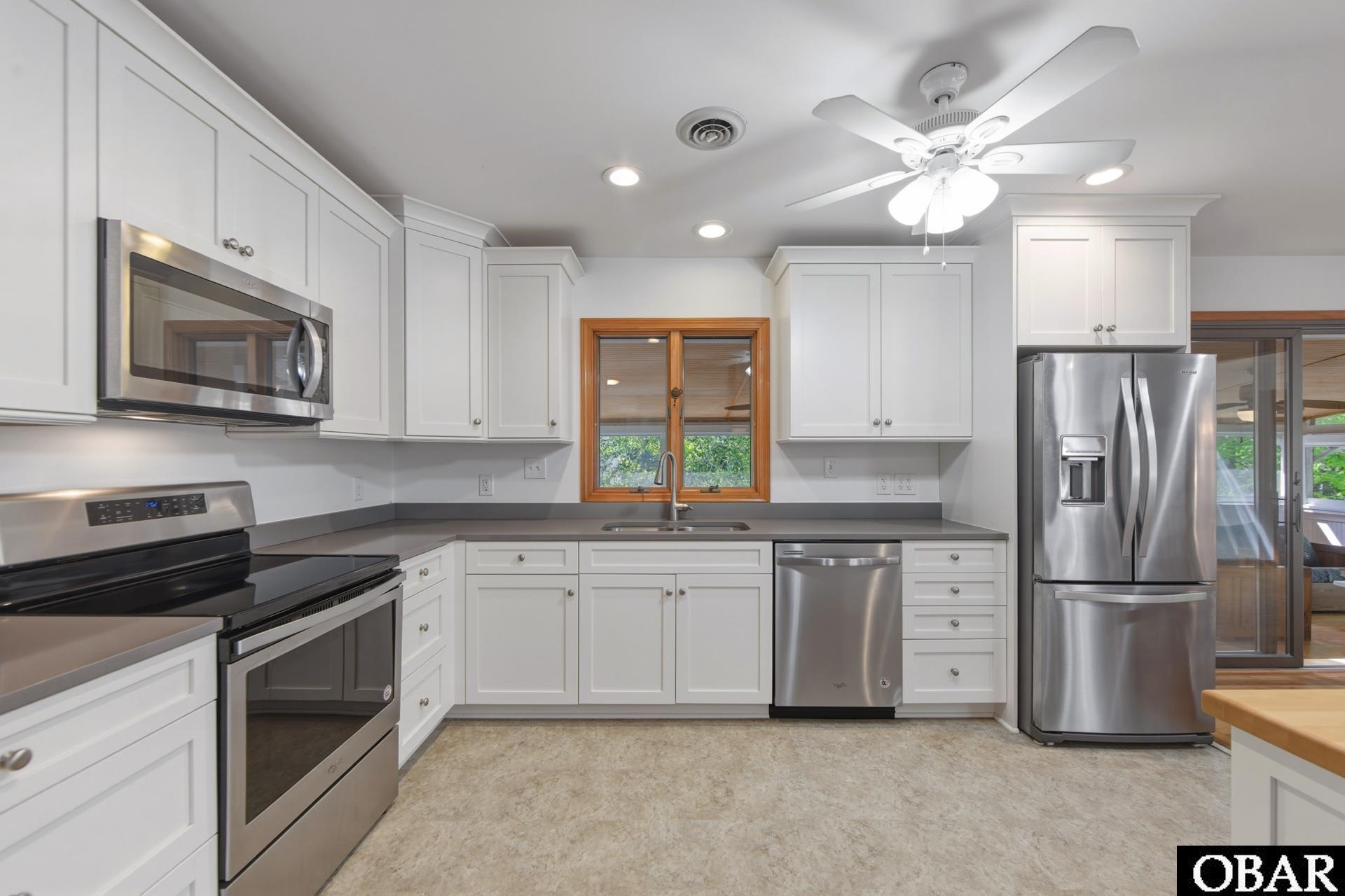 175 Beech Tree Trail, Unit 5 Southern Shores, NC 27949 - Photo 12 of 50 Gleaming Fresh Countertops