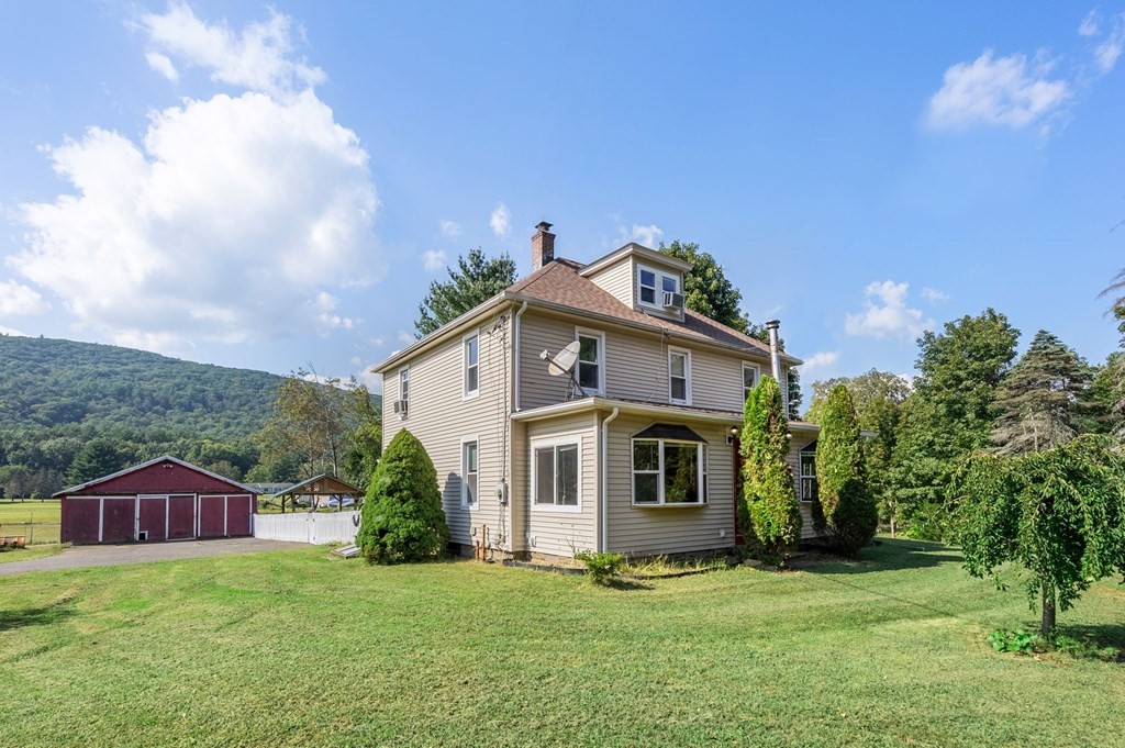 a view of a house with a yard