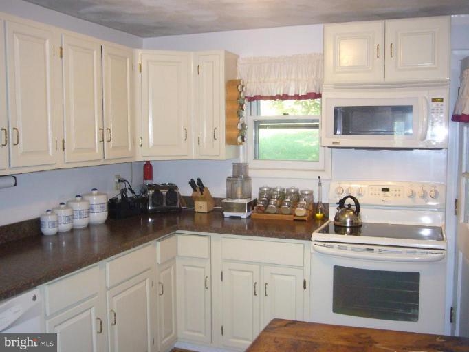 27200 Clarksburg Road Damascus, MD 20872 - Photo 2 of 30 Updated appliances and brand new counters