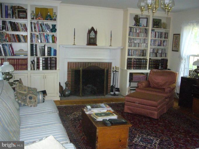 27200 Clarksburg Road Damascus, MD 20872 - Photo 13 of 30 Family Room