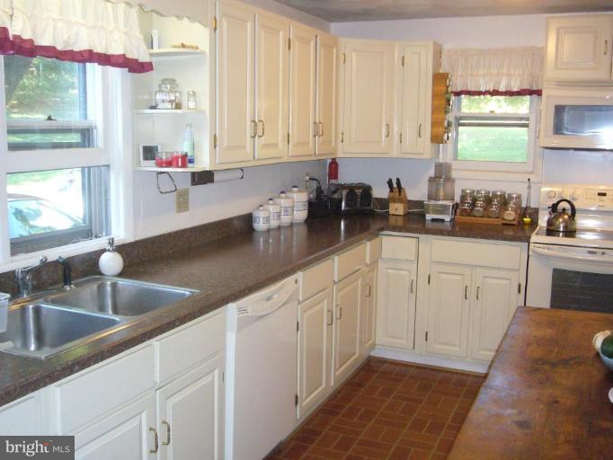 27200 Clarksburg Road Damascus, MD 20872 - Photo 3 of 30 Kitchen #2