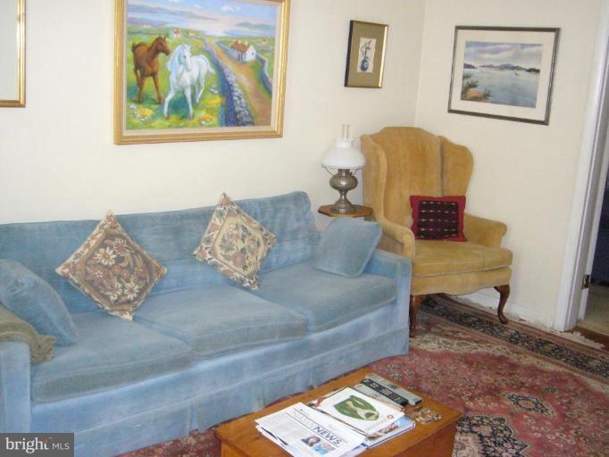 27200 Clarksburg Road Damascus, MD 20872 - Photo 8 of 30 Living Room