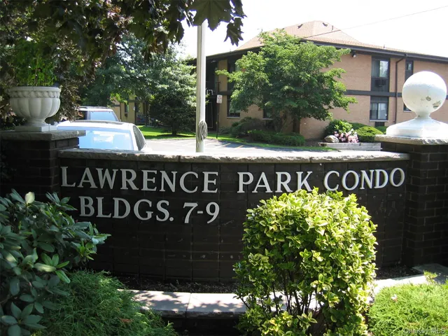 a view of outdoor kitchen with sign board