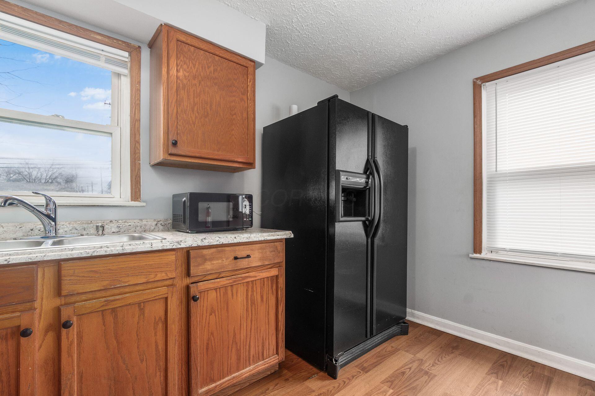 720 South Hampton Road Columbus, OH 43213 - Photo 9 of 25 Kitchen