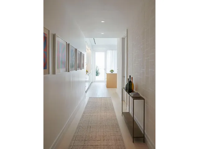 $2,945,000 | 200 East 59th Street, Unit 6A | Midtown East