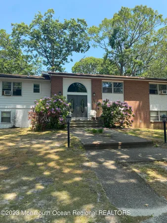 $2,600 | 275 Garfield Avenue, Oakhurst, NJ 07755